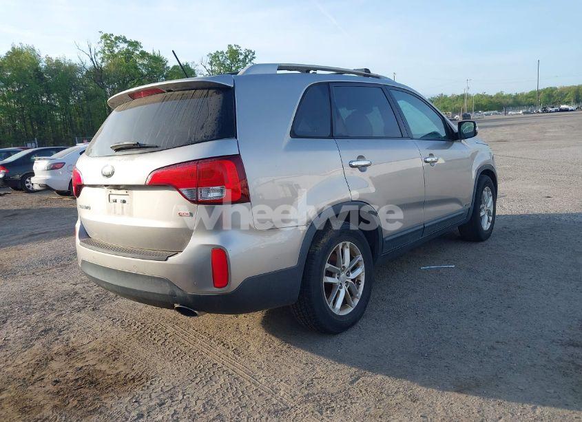 Photo 4 of 2014 Kia Sorento LX (VIN 5XYKTDA67EG489525)