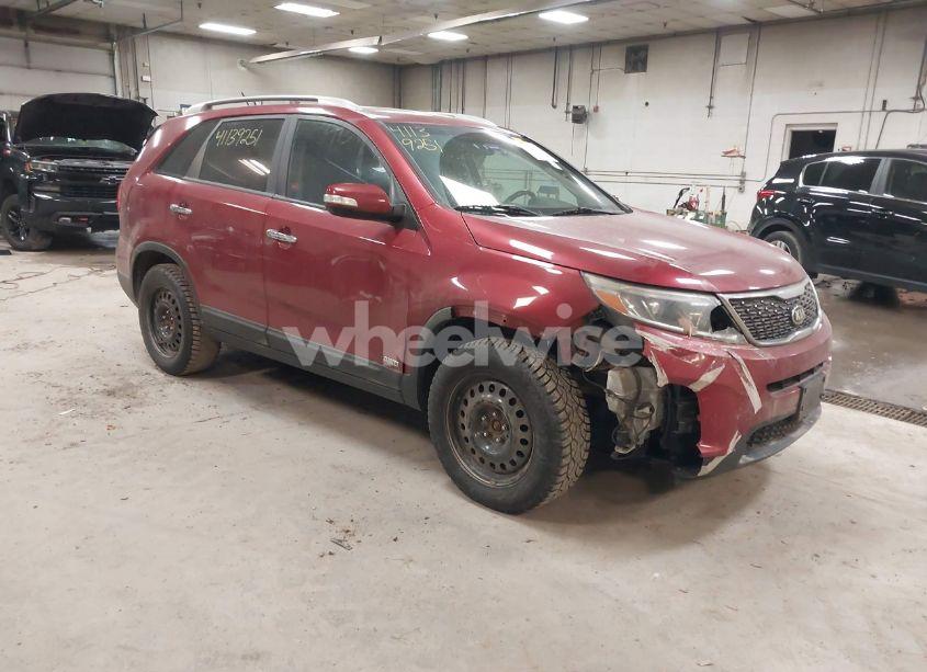 2015 Kia Sorento LX (VIN 5XYKTDA67FG558960) main photo