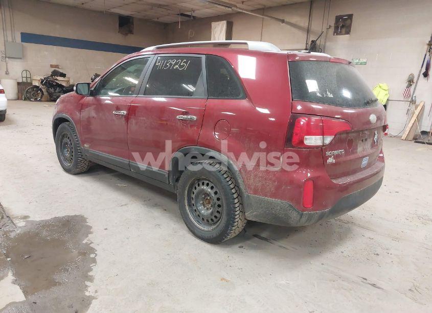 Photo 3 of 2015 Kia Sorento LX (VIN 5XYKTDA67FG558960)