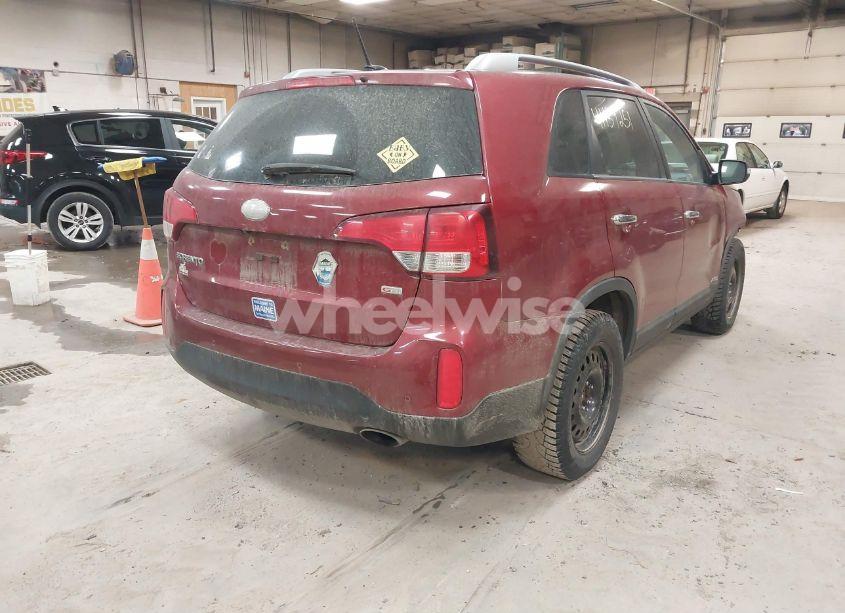 Photo 4 of 2015 Kia Sorento LX (VIN 5XYKTDA67FG558960)