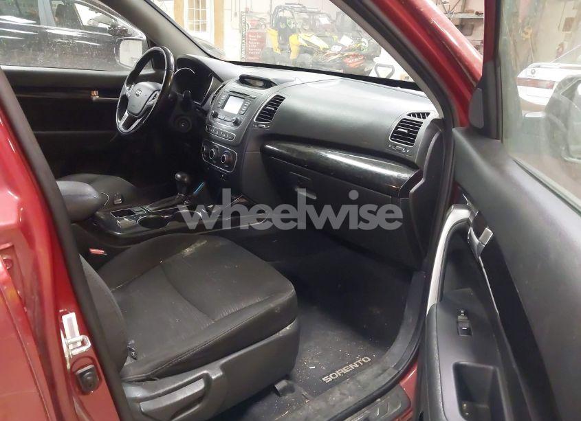 Photo 5 of 2015 Kia Sorento LX (VIN 5XYKTDA67FG558960)