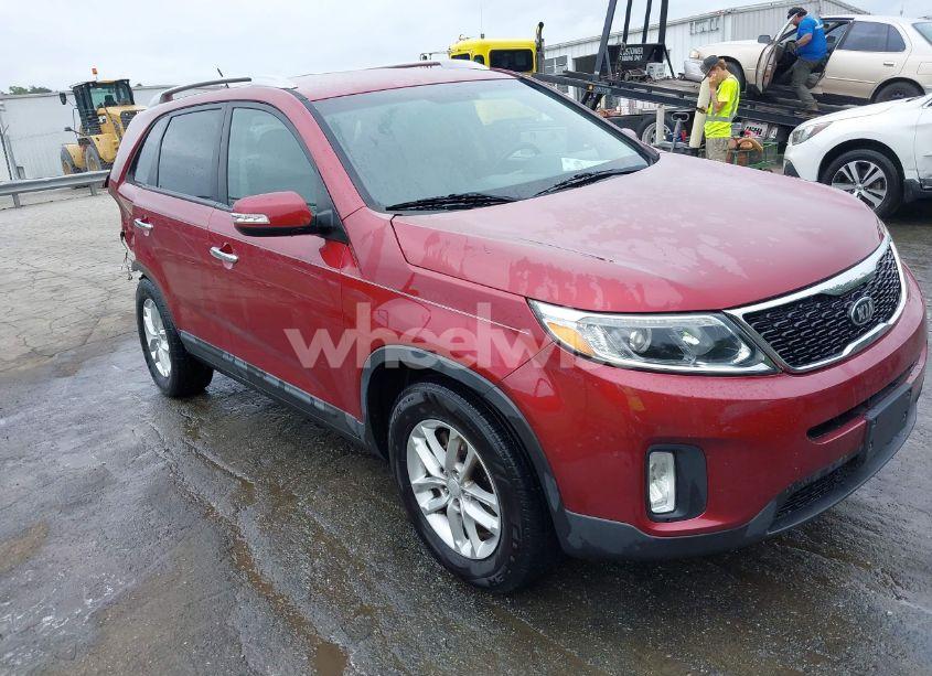 2015 Kia Sorento LX (VIN 5XYKTDA67FG569084) main photo