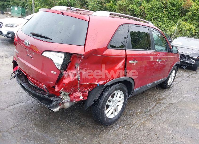 Photo 4 of 2015 Kia Sorento LX (VIN 5XYKTDA67FG569084)