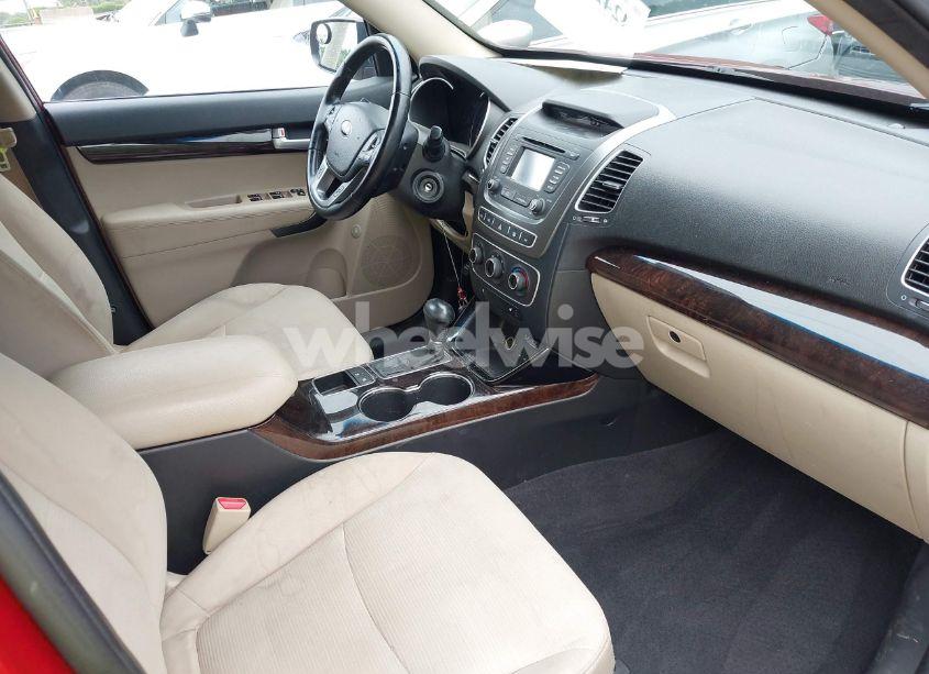 Photo 5 of 2015 Kia Sorento LX (VIN 5XYKTDA67FG569084)