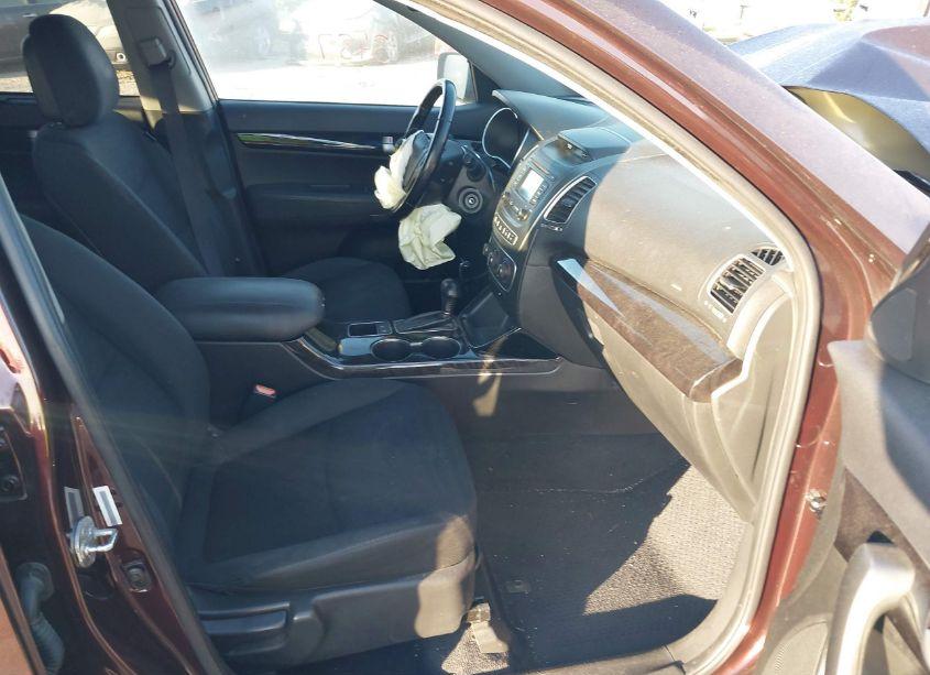 Photo 5 of 2015 Kia Sorento LX (VIN 5XYKTDA67FG614427)