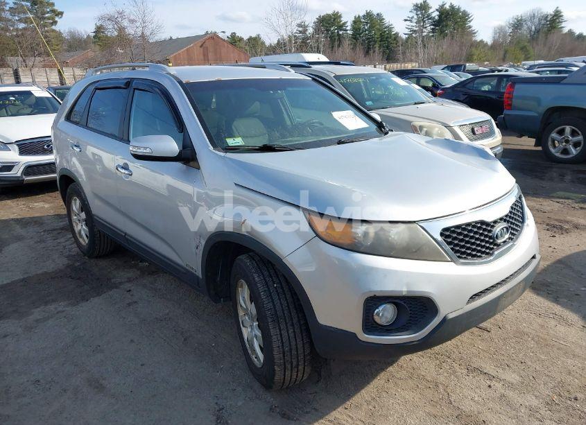 2012 Kia Sorento LX (VIN 5XYKTDA68CG215084) main photo