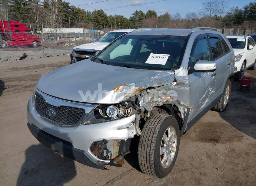 Photo 2 of 2012 Kia Sorento LX (VIN 5XYKTDA68CG215084)