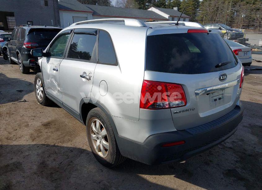 Photo 3 of 2012 Kia Sorento LX (VIN 5XYKTDA68CG215084)