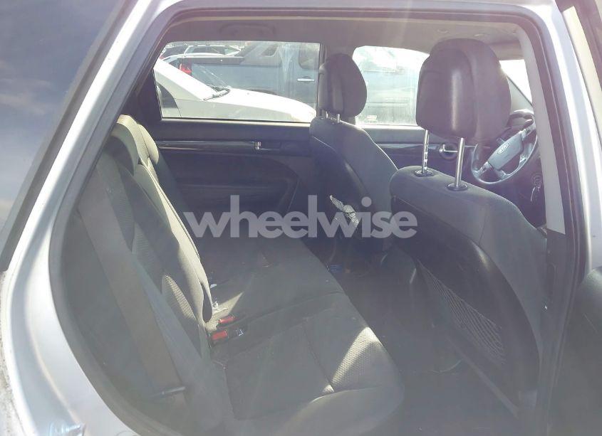 Photo 8 of 2012 Kia Sorento LX (VIN 5XYKTDA68CG215084)
