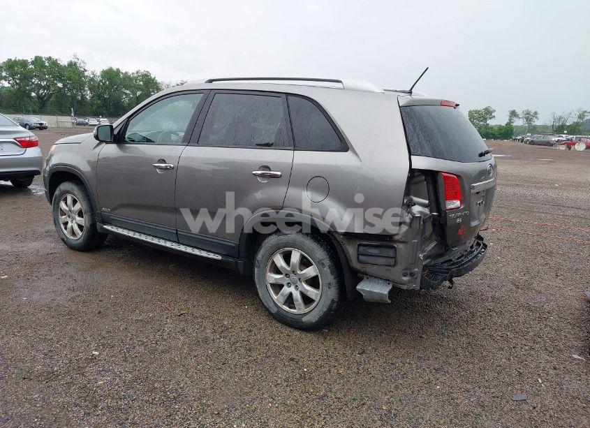 Photo 3 of 2012 Kia Sorento LX (VIN 5XYKTDA68CG274121)