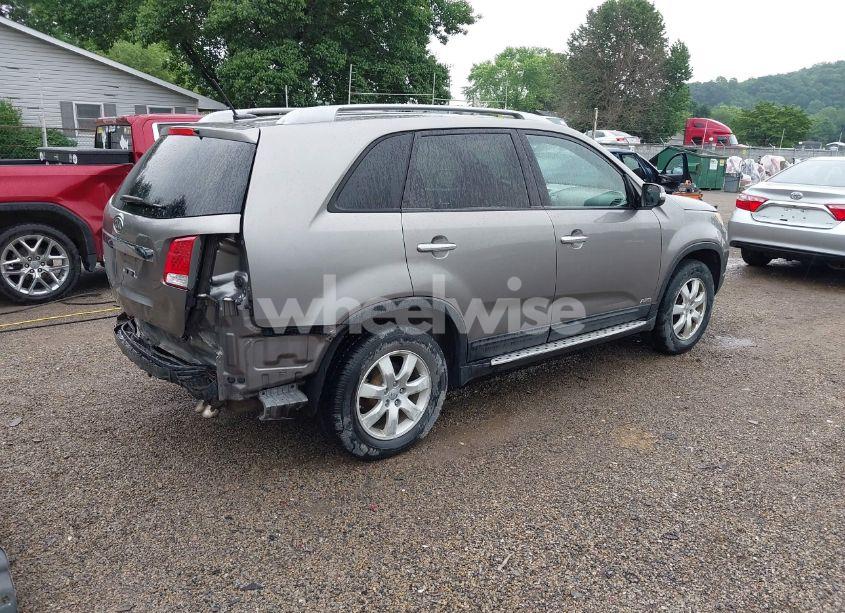 Photo 4 of 2012 Kia Sorento LX (VIN 5XYKTDA68CG274121)