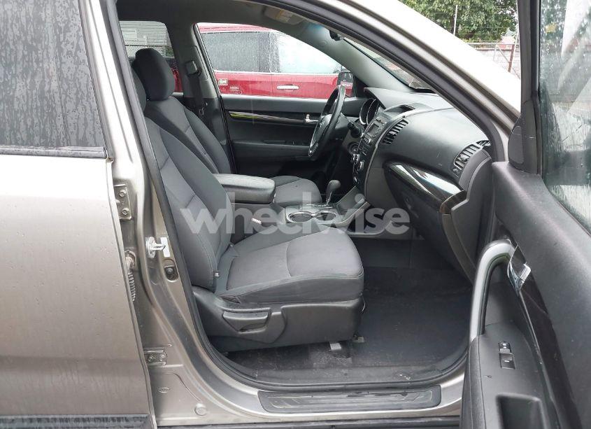 Photo 5 of 2012 Kia Sorento LX (VIN 5XYKTDA68CG274121)