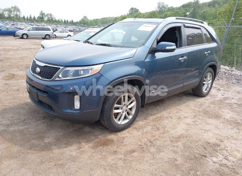 Photo 2 of 2014 Kia Sorento LX (VIN 5XYKTDA68EG541390)