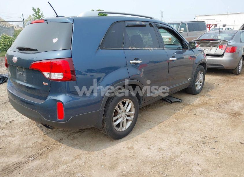Photo 4 of 2014 Kia Sorento LX (VIN 5XYKTDA68EG541390)