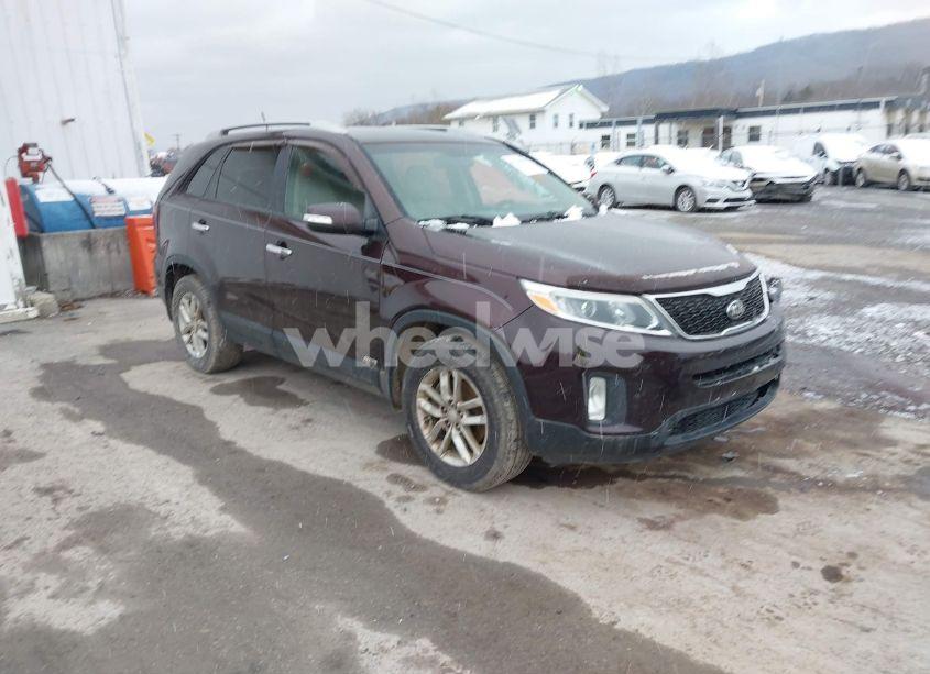 2015 Kia Sorento LX (VIN 5XYKTDA68FG656024) main photo