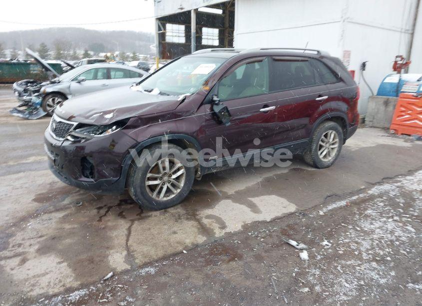 Photo 2 of 2015 Kia Sorento LX (VIN 5XYKTDA68FG656024)