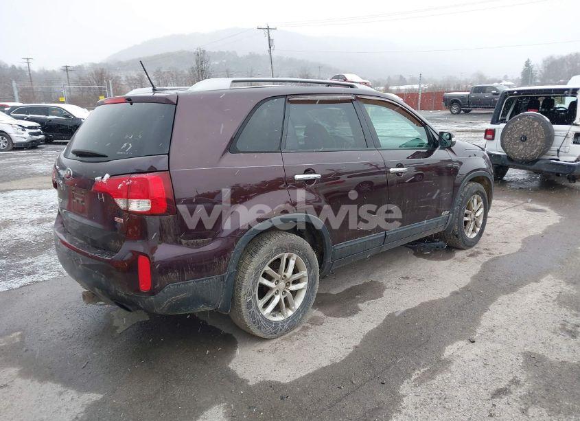Photo 4 of 2015 Kia Sorento LX (VIN 5XYKTDA68FG656024)
