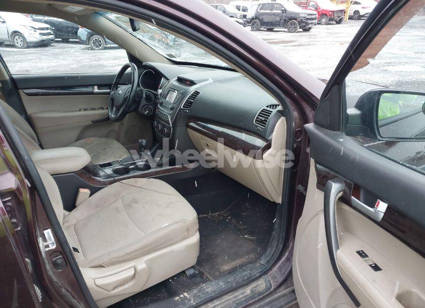 Photo 5 of 2015 Kia Sorento LX (VIN 5XYKTDA68FG656024)