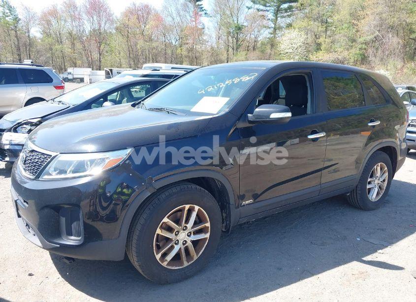 Photo 2 of 2014 Kia Sorento LX (VIN 5XYKTDA69EG425180)