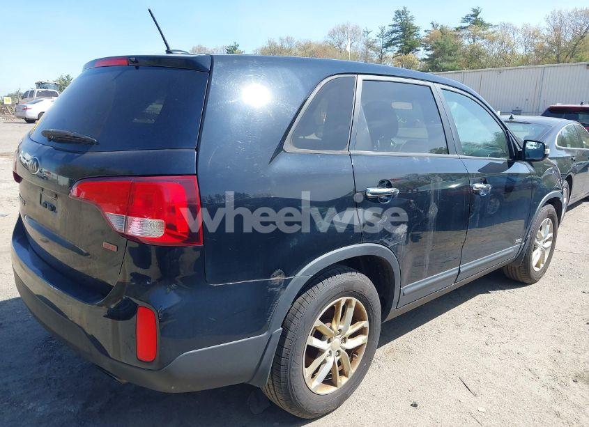 Photo 4 of 2014 Kia Sorento LX (VIN 5XYKTDA69EG425180)