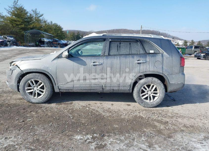 Photo 14 of 2014 Kia Sorento LX (VIN 5XYKTDA69EG465937)