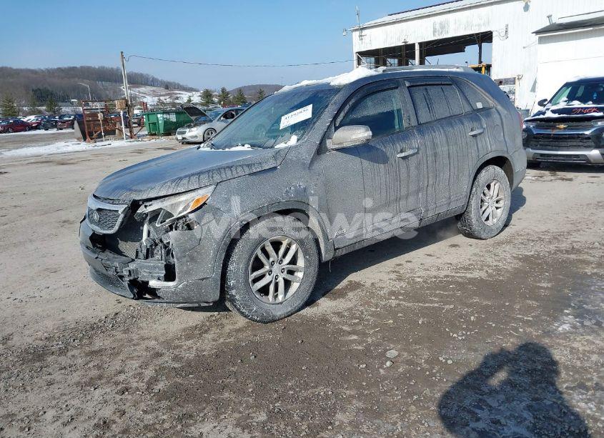 Photo 2 of 2014 Kia Sorento LX (VIN 5XYKTDA69EG465937)