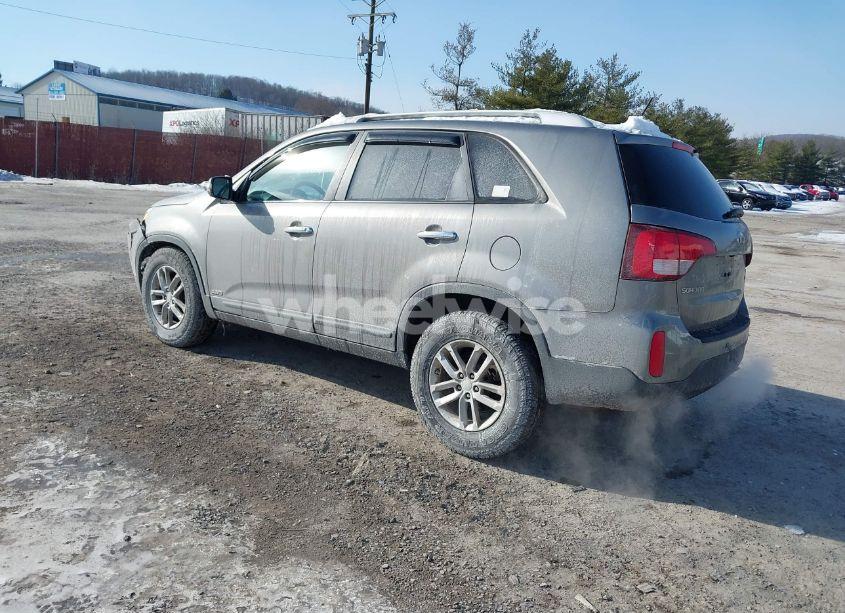 Photo 3 of 2014 Kia Sorento LX (VIN 5XYKTDA69EG465937)