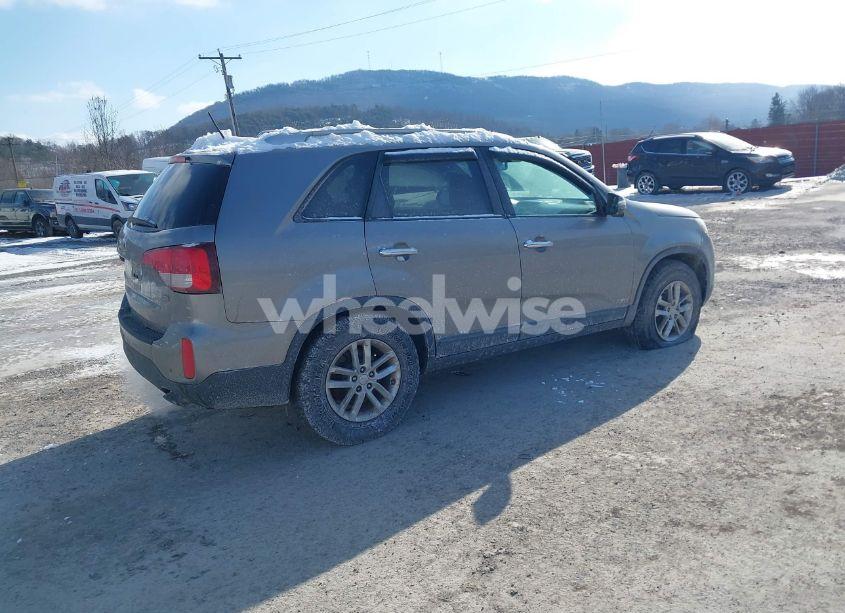 Photo 4 of 2014 Kia Sorento LX (VIN 5XYKTDA69EG465937)
