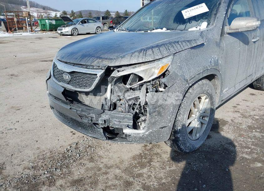 Photo 6 of 2014 Kia Sorento LX (VIN 5XYKTDA69EG465937)