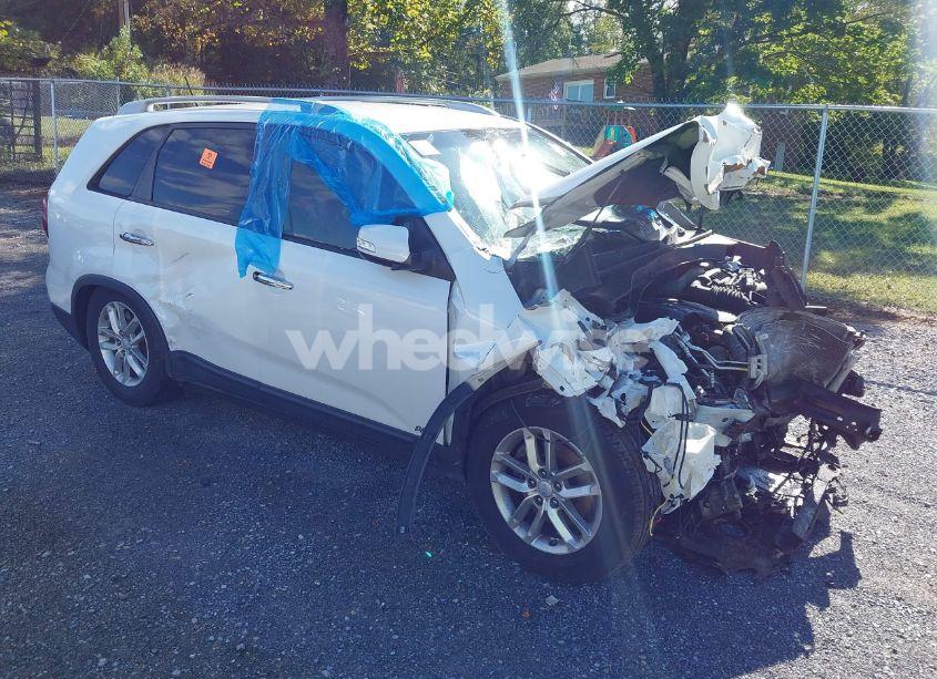 2015 Kia Sorento LX (VIN 5XYKTDA69FG555378) main photo