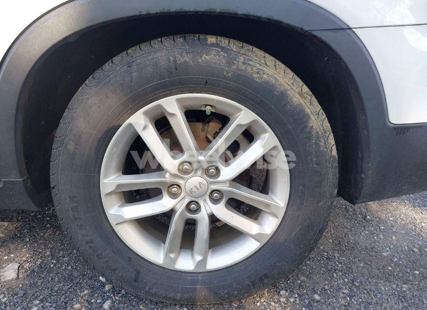 Photo 12 of 2015 Kia Sorento LX (VIN 5XYKTDA69FG555378)