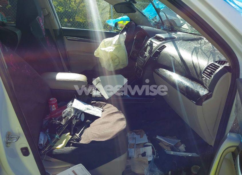 Photo 5 of 2015 Kia Sorento LX (VIN 5XYKTDA69FG555378)