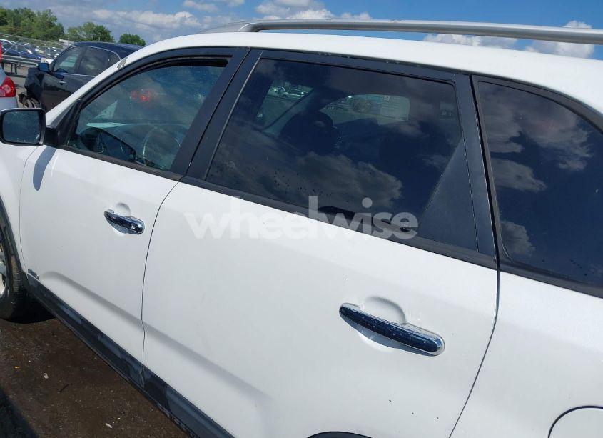 Photo 14 of 2015 Kia Sorento LX (VIN 5XYKTDA6XFG551064)