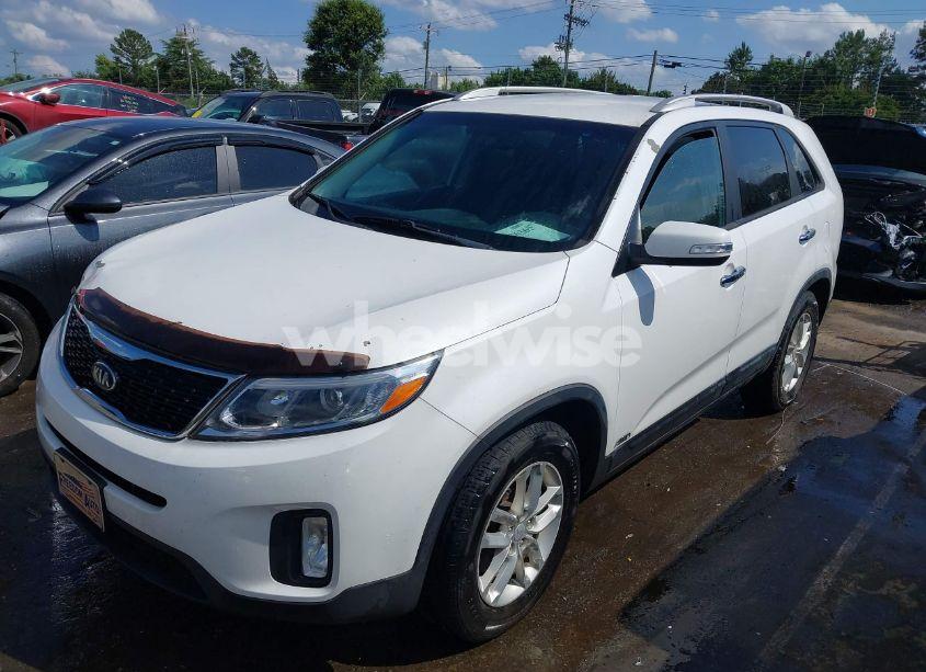 Photo 2 of 2015 Kia Sorento LX (VIN 5XYKTDA6XFG551064)