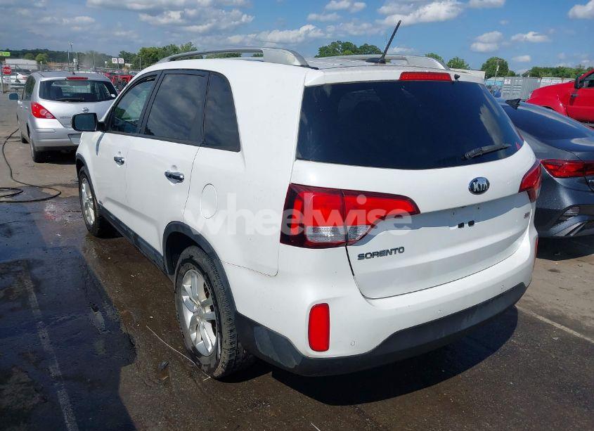 Photo 3 of 2015 Kia Sorento LX (VIN 5XYKTDA6XFG551064)
