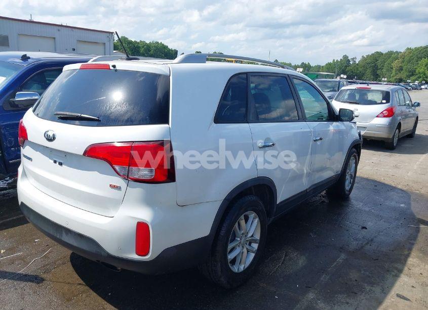 Photo 4 of 2015 Kia Sorento LX (VIN 5XYKTDA6XFG551064)