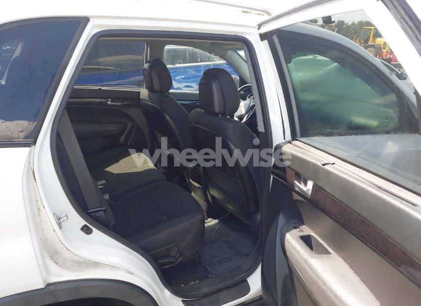 Photo 8 of 2015 Kia Sorento LX (VIN 5XYKTDA6XFG551064)