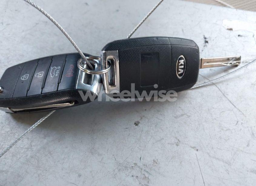 Photo 11 of 2015 Kia Sorento LX (VIN 5XYKTDA6XFG557690)