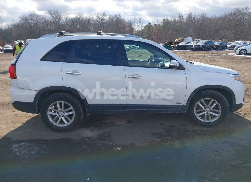 Photo 13 of 2015 Kia Sorento LX (VIN 5XYKTDA6XFG557690)