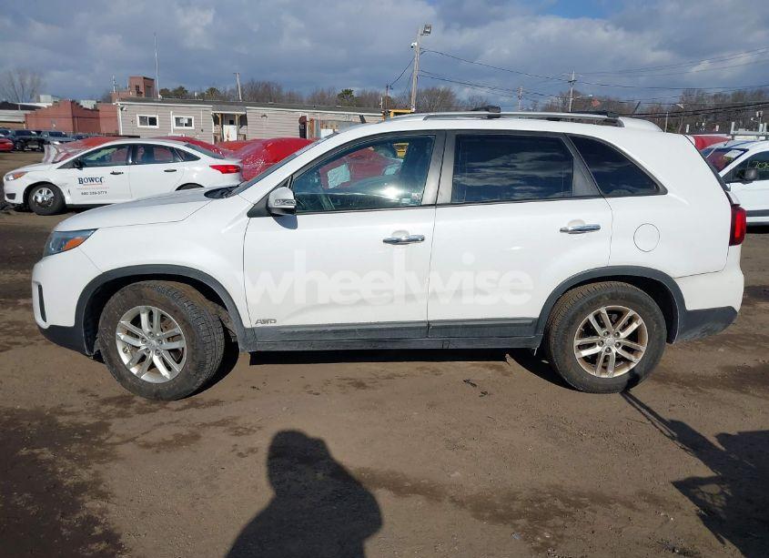 Photo 14 of 2015 Kia Sorento LX (VIN 5XYKTDA6XFG557690)