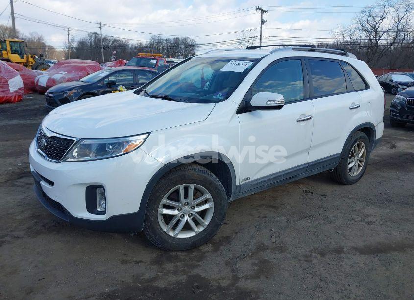 Photo 2 of 2015 Kia Sorento LX (VIN 5XYKTDA6XFG557690)