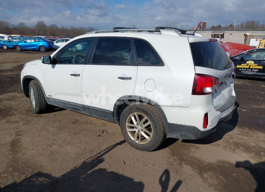 Photo 3 of 2015 Kia Sorento LX (VIN 5XYKTDA6XFG557690)