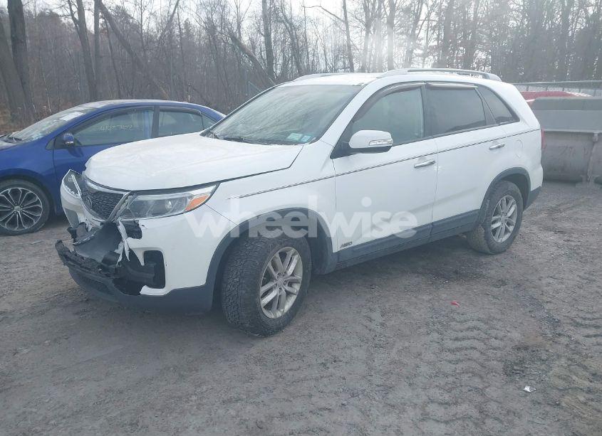 Photo 2 of 2014 Kia Sorento LX V6 (VIN 5XYKTDA70EG546091)