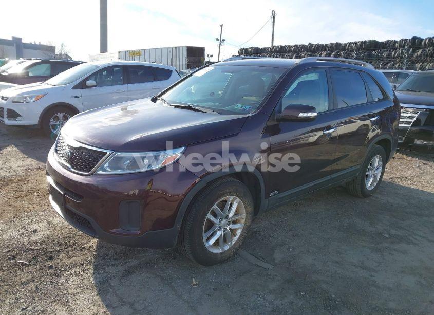 Photo 2 of 2015 Kia Sorento LX V6 (VIN 5XYKTDA70FG580629)