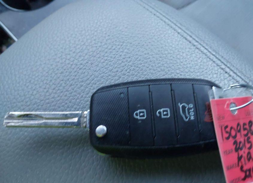 Photo 11 of 2015 Kia Sorento LX V6 (VIN 5XYKTDA70FG640215)