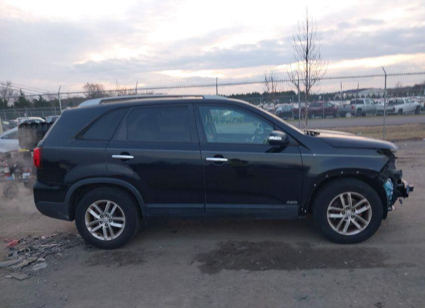 Photo 13 of 2015 Kia Sorento LX V6 (VIN 5XYKTDA70FG640215)