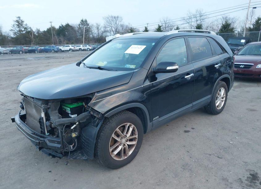 Photo 2 of 2015 Kia Sorento LX V6 (VIN 5XYKTDA70FG640215)