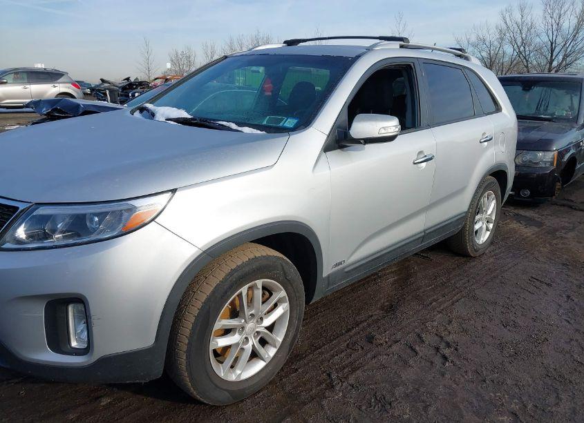 Photo 2 of 2014 Kia Sorento LX V6 (VIN 5XYKTDA71EG497743)
