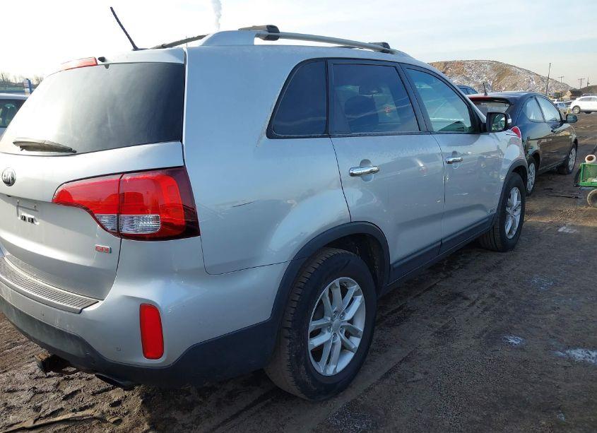 Photo 4 of 2014 Kia Sorento LX V6 (VIN 5XYKTDA71EG497743)