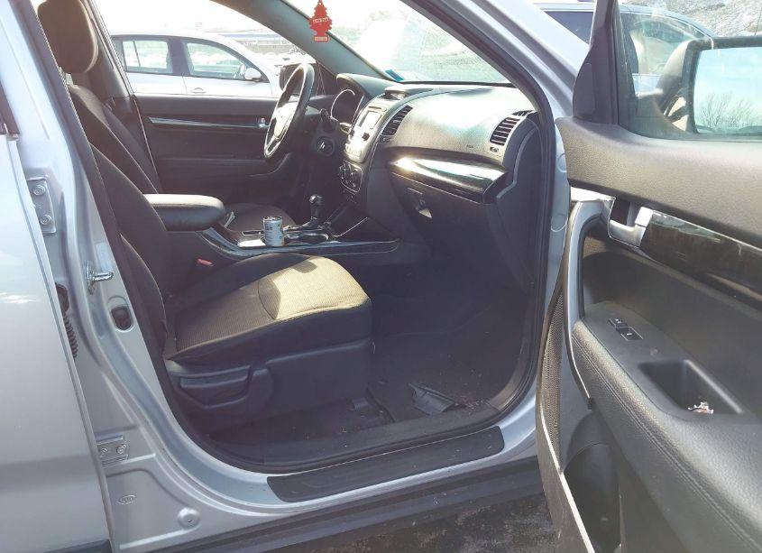 Photo 5 of 2014 Kia Sorento LX V6 (VIN 5XYKTDA71EG497743)